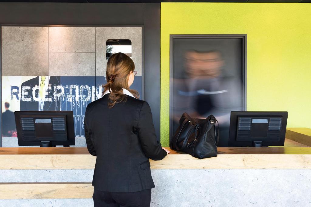 Ibis Budget Orly Chevilly Tram 7 Витри-сюр-Сен Экстерьер фото