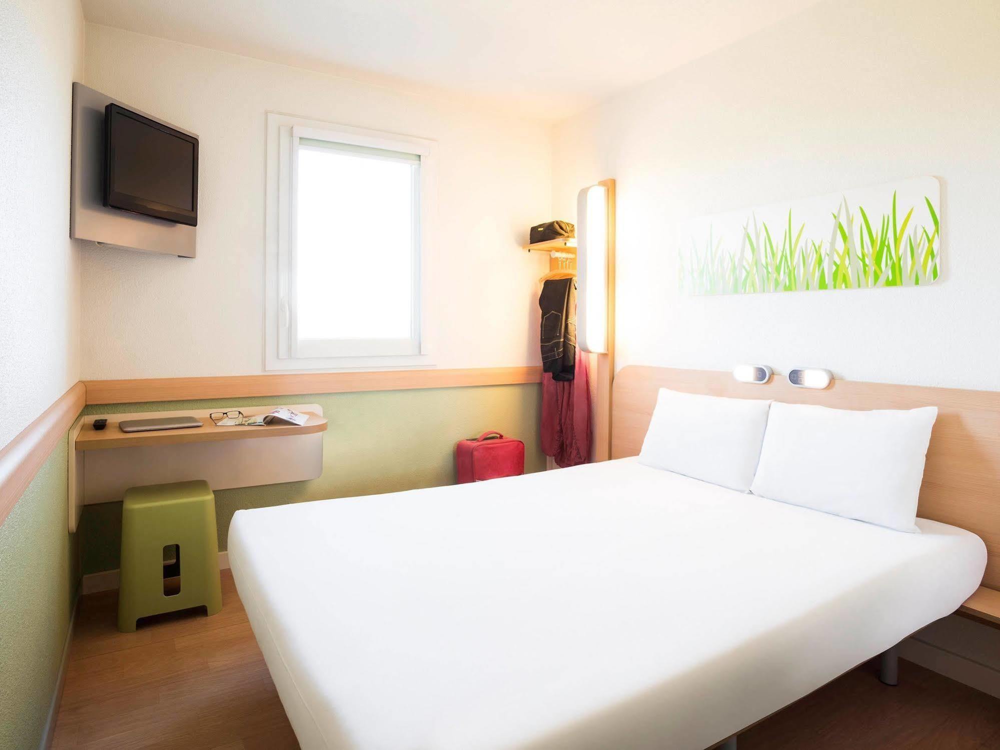 Ibis Budget Orly Chevilly Tram 7 Витри-сюр-Сен Экстерьер фото